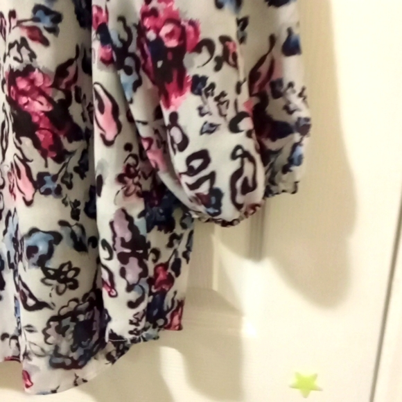 Women's blouse - Picture 4 of 4